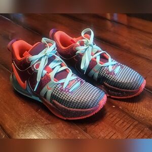 Nike Lebron Witness 7 SE Basketball Sneakers Boys 5.5
